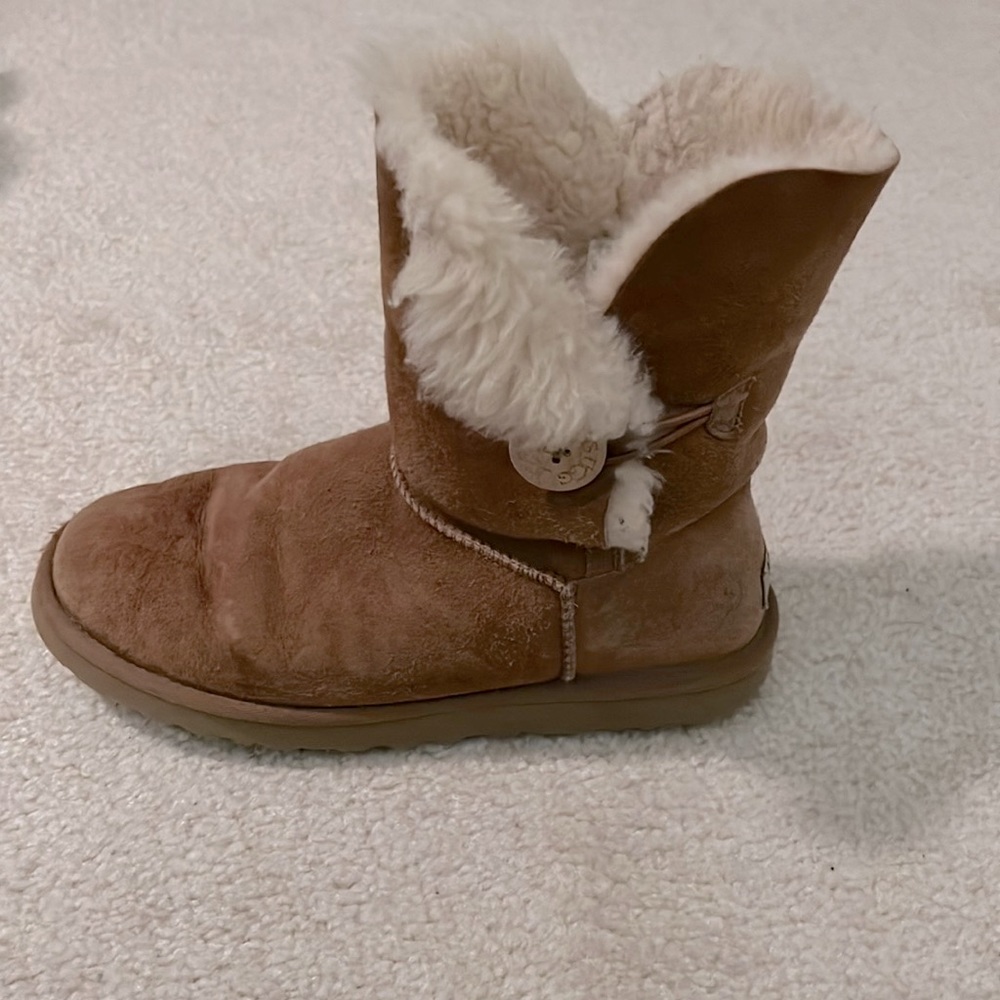 UGG fuzzy boots, light brown, women’s size 9, slightly worn